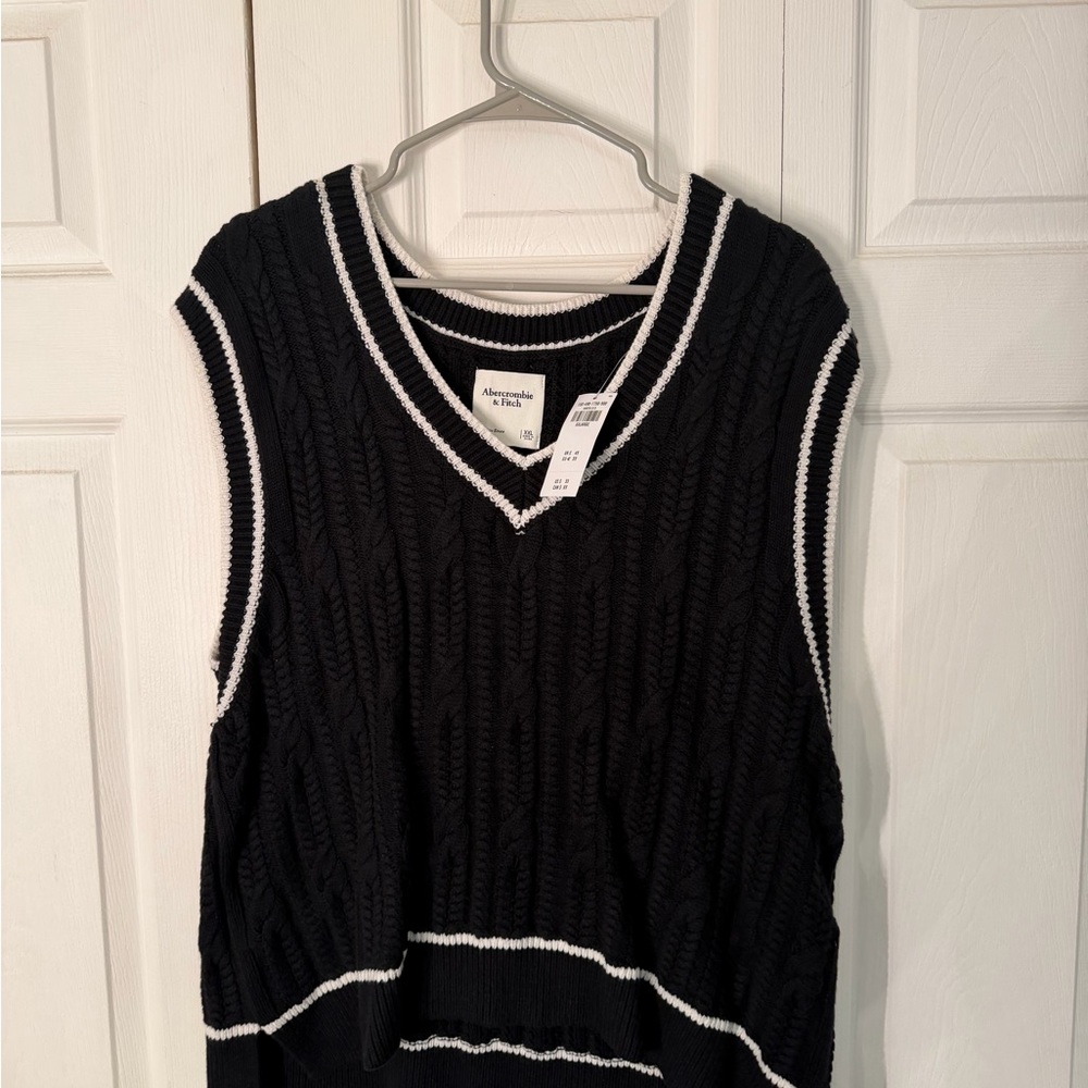 Abercrombie & Fitch Black V-Neck Sweater Vest